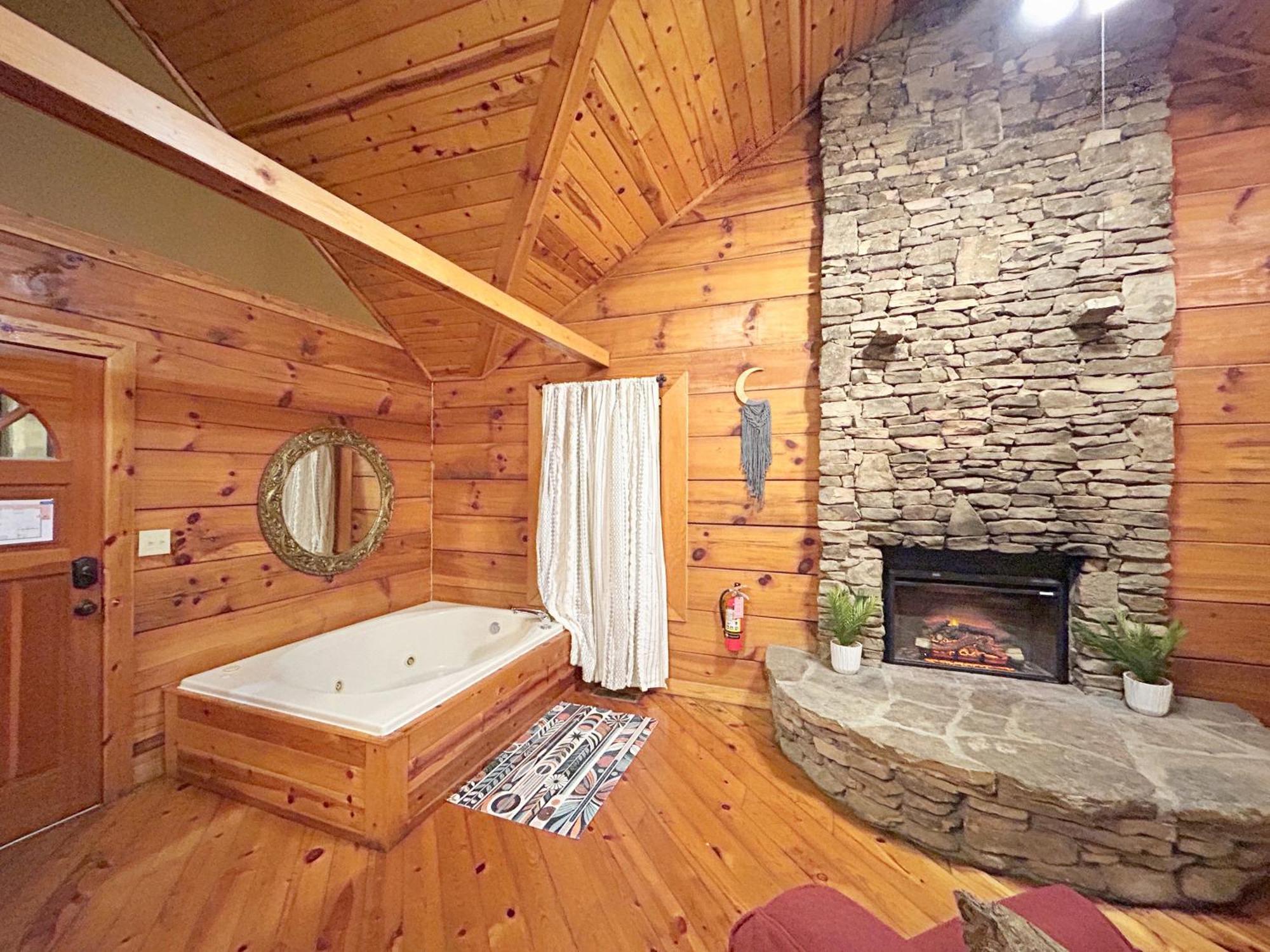 Honeymoon Hideaway Villa Гетлинбург Екстериор снимка