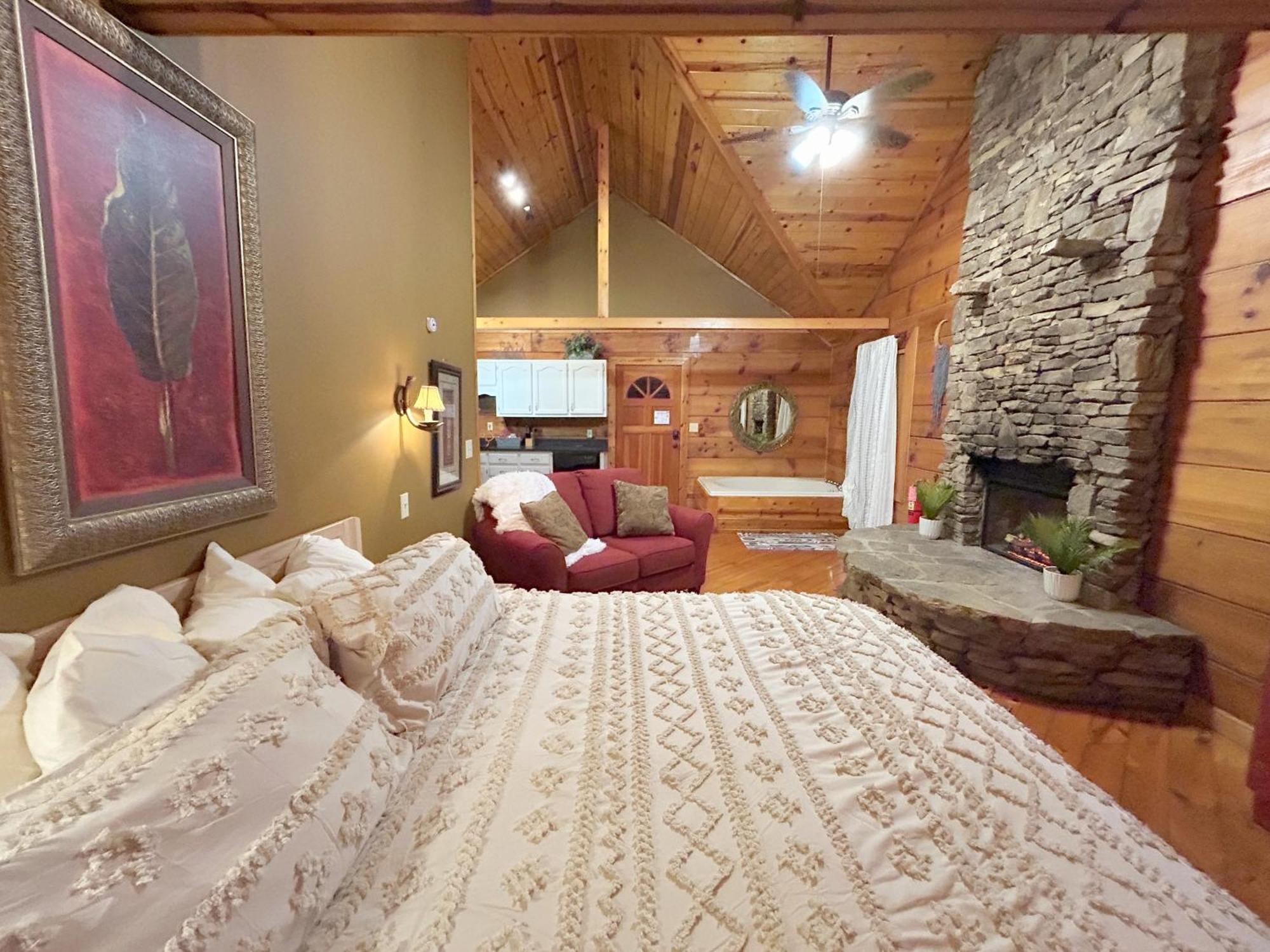Honeymoon Hideaway Villa Гетлинбург Екстериор снимка