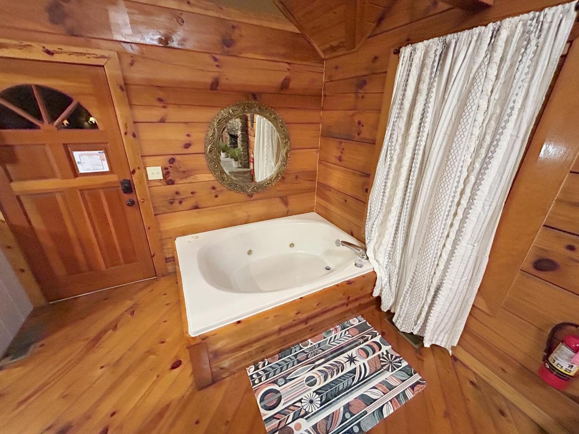 Honeymoon Hideaway Villa Гетлинбург Екстериор снимка