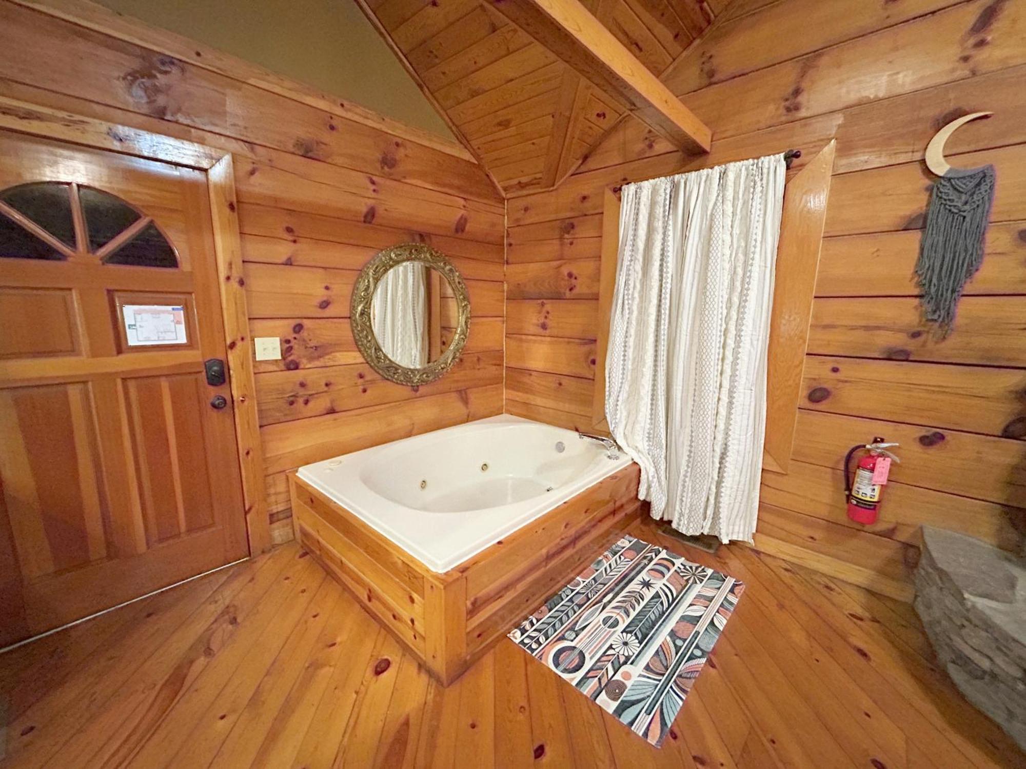 Honeymoon Hideaway Villa Гетлинбург Екстериор снимка