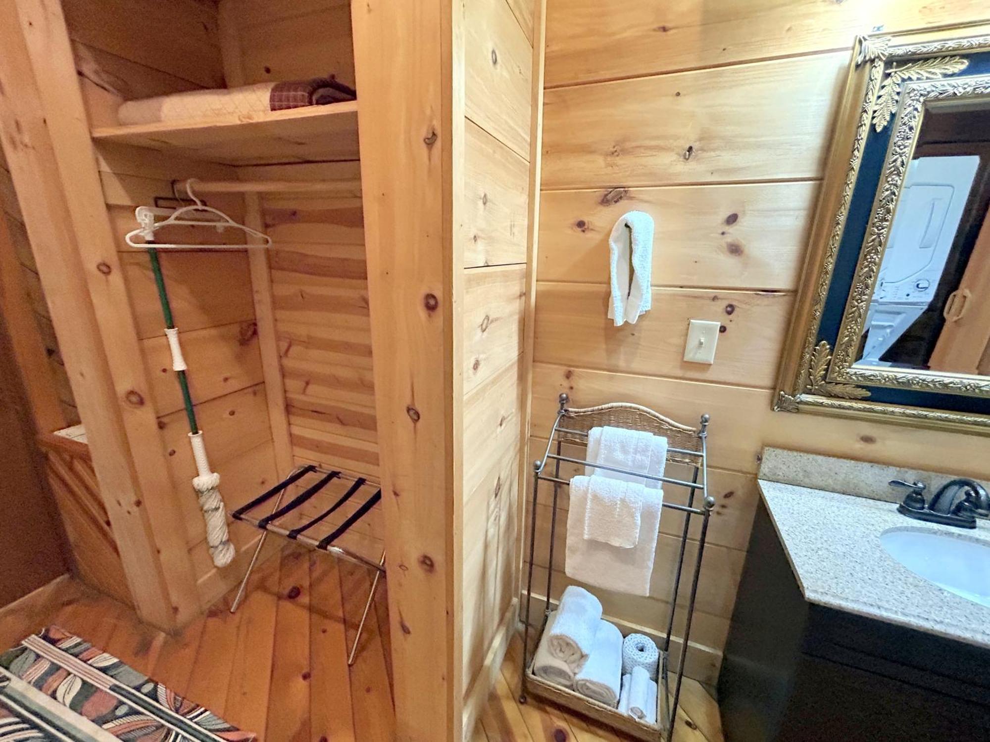 Honeymoon Hideaway Villa Гетлинбург Екстериор снимка