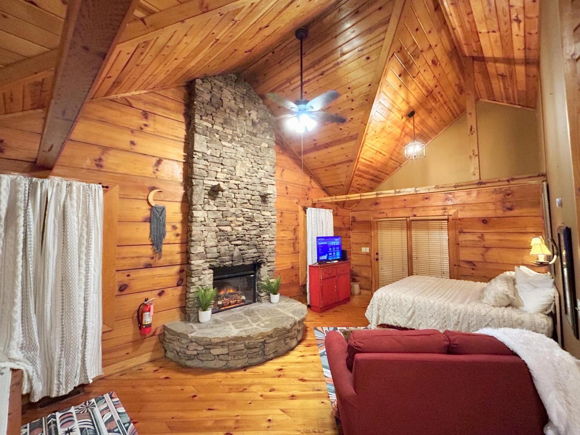 Honeymoon Hideaway Villa Гетлинбург Екстериор снимка