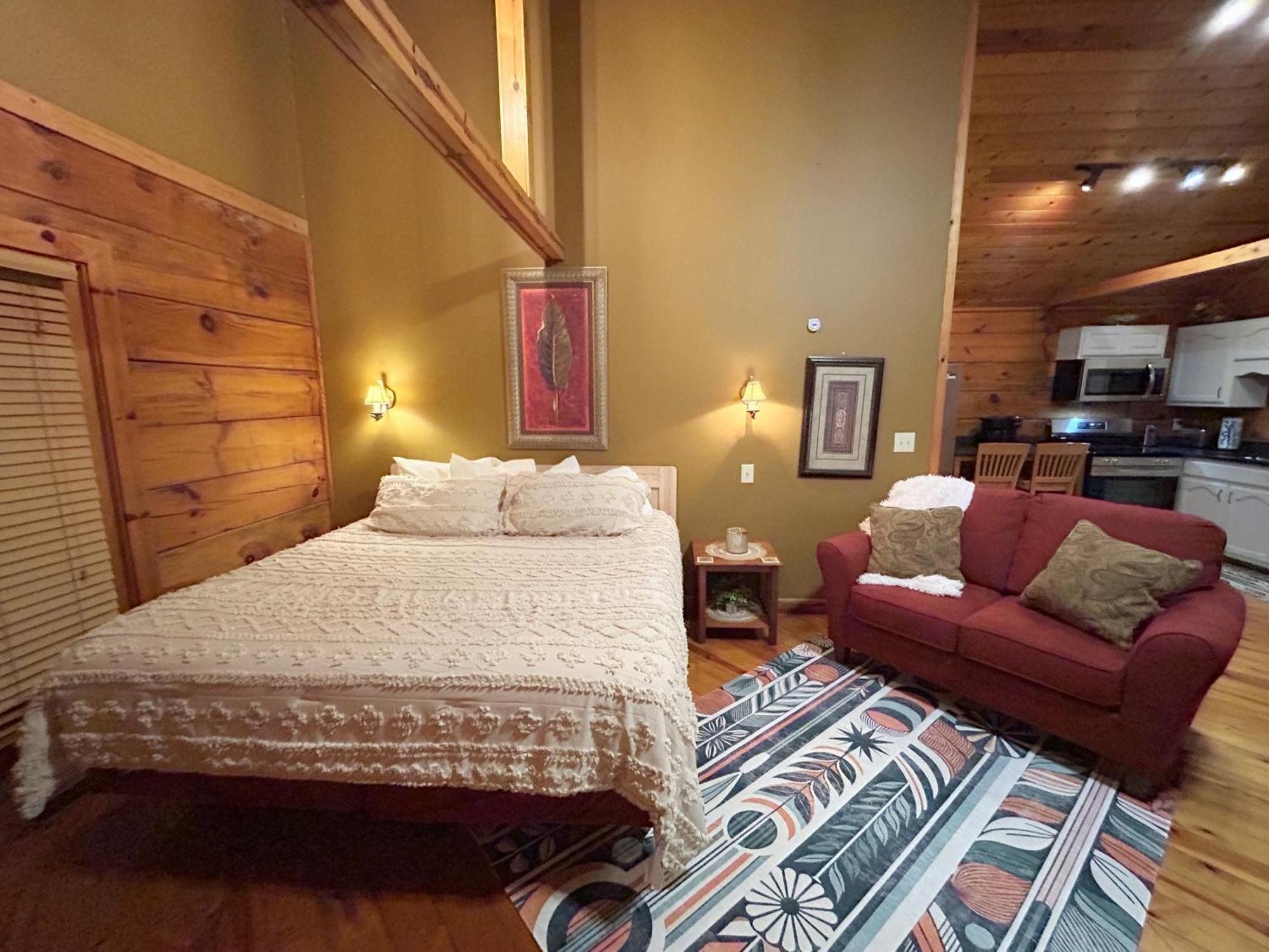 Honeymoon Hideaway Villa Гетлинбург Екстериор снимка