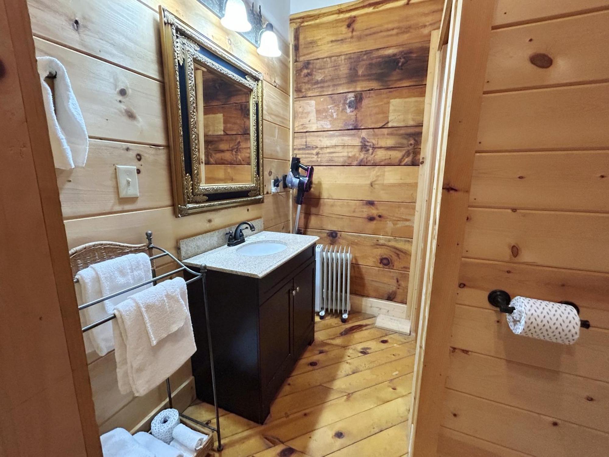 Honeymoon Hideaway Villa Гетлинбург Екстериор снимка