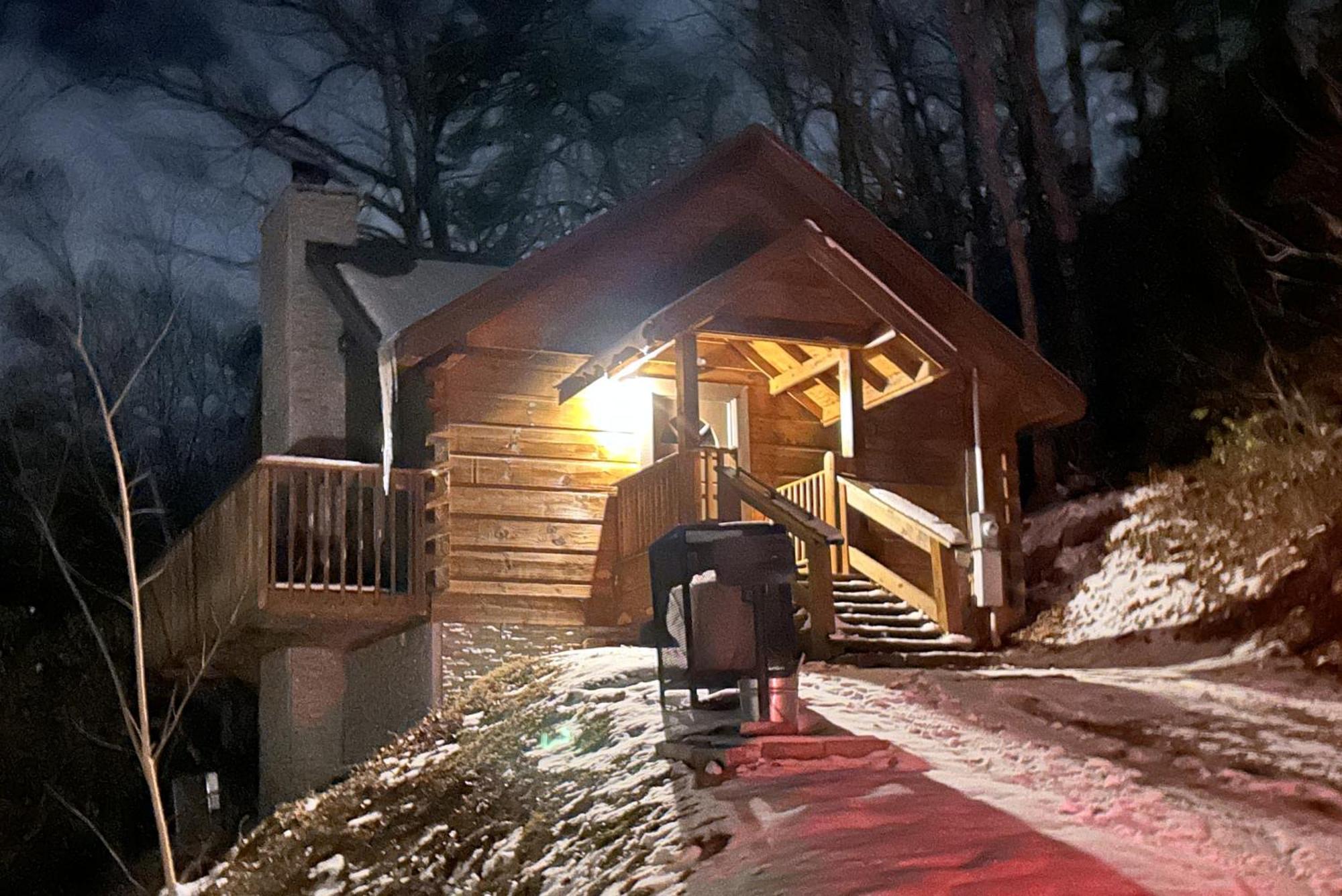 Honeymoon Hideaway Villa Гетлинбург Екстериор снимка