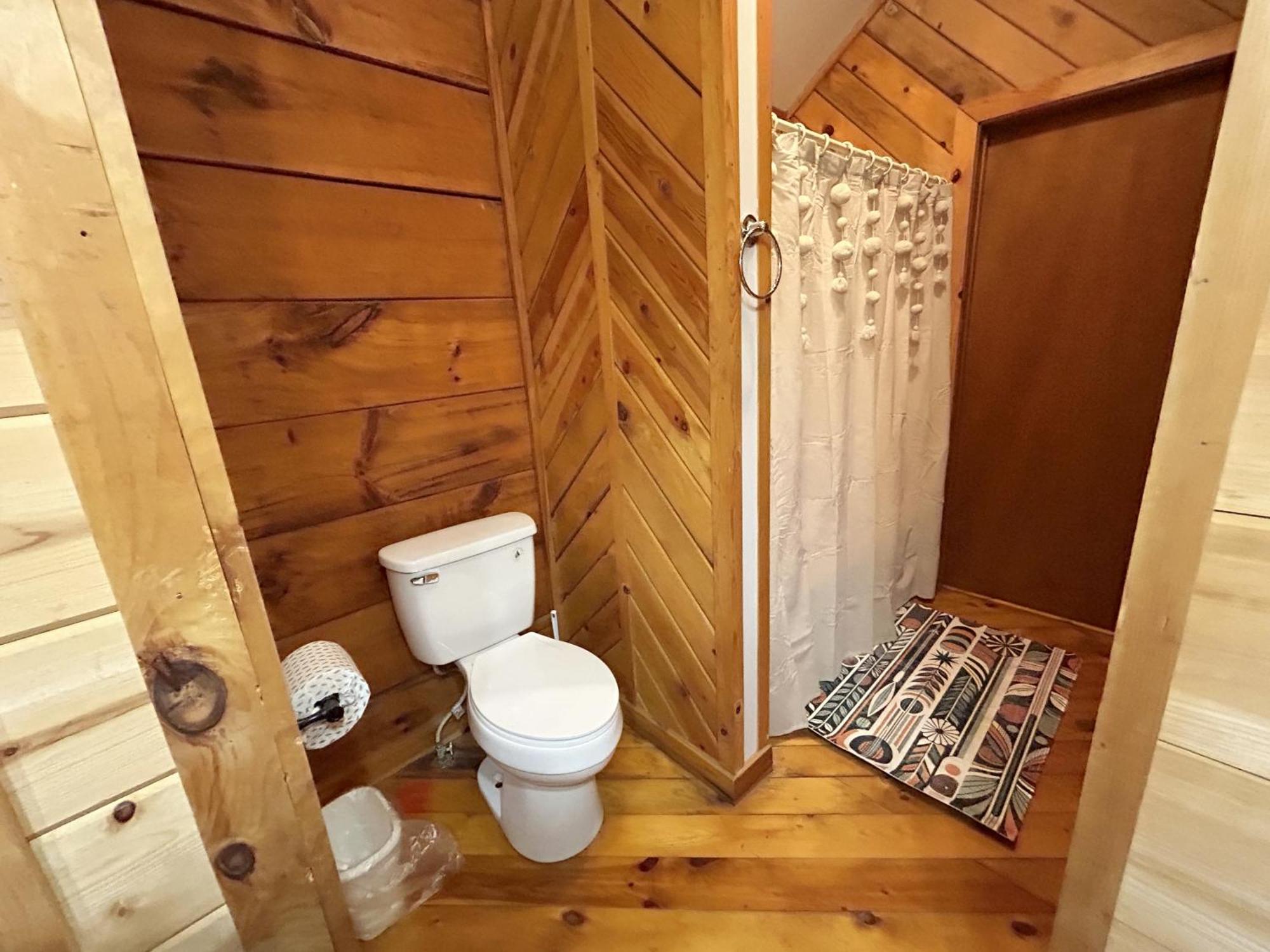 Honeymoon Hideaway Villa Гетлинбург Екстериор снимка