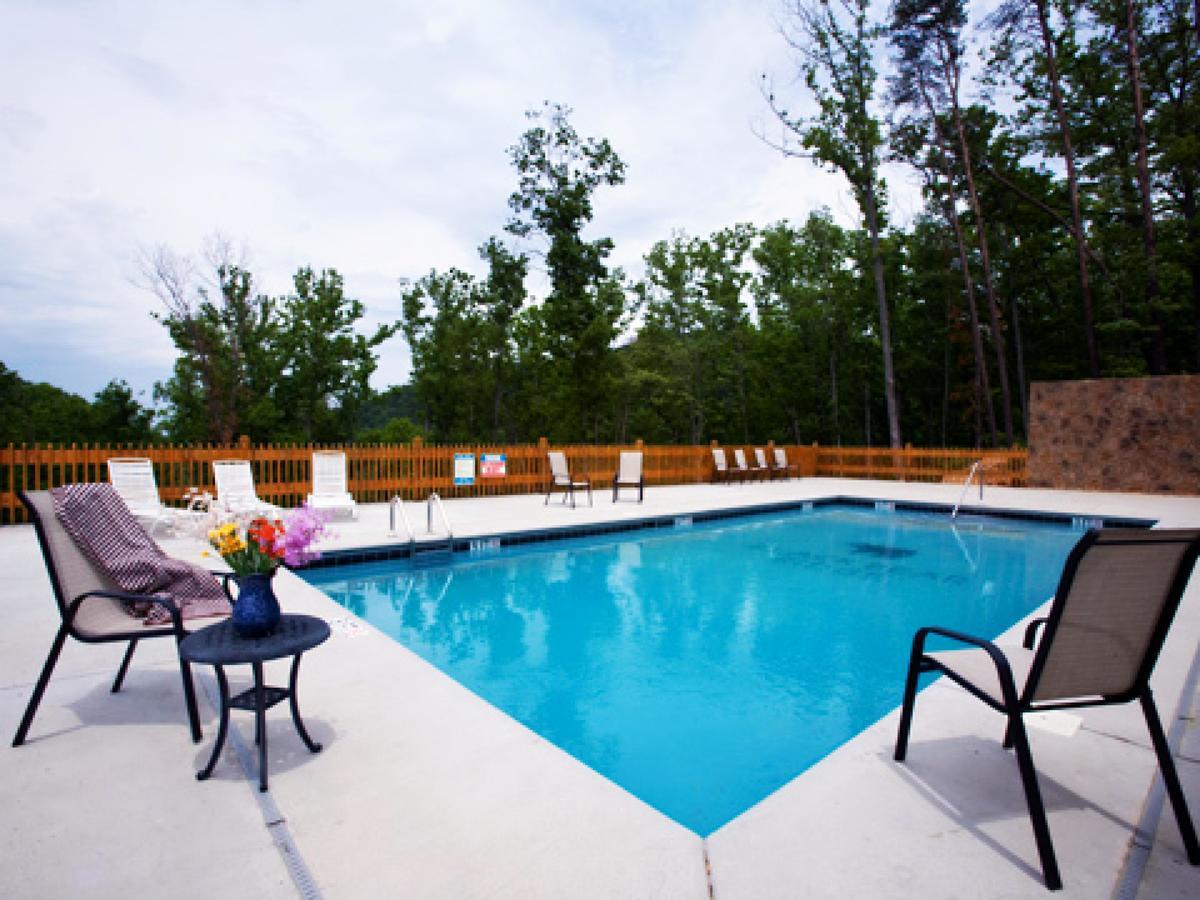 Honeymoon Hideaway Villa Гетлинбург Екстериор снимка