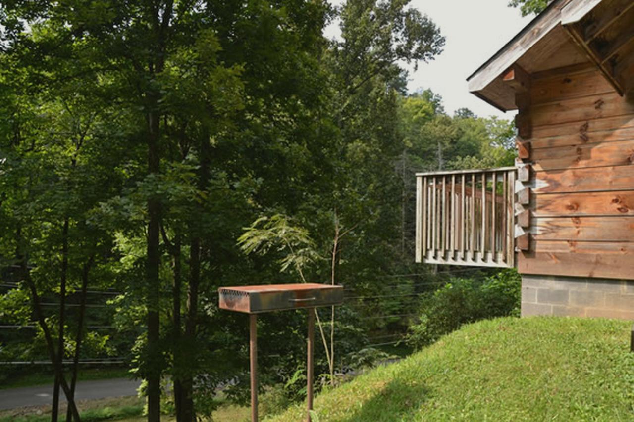 Honeymoon Hideaway Villa Гетлинбург Екстериор снимка